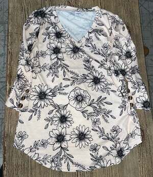 Xieerduo Women's Pleated Top 3/4 Sleeve V-Neck Floral Pattern, M